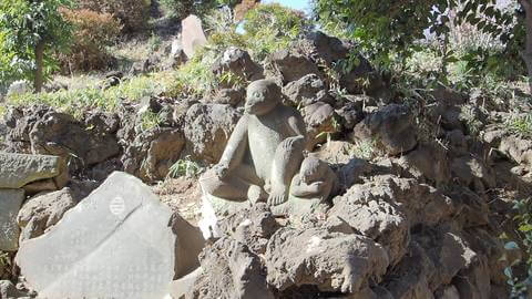 登山道入口の木戸にて