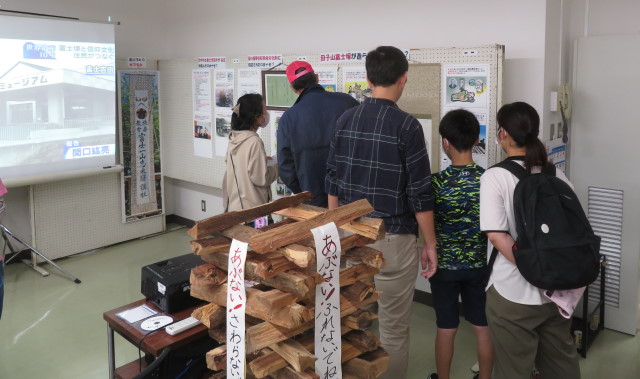 令和５年１１月５日　志木市民文化祭　子どもさんも興味津々