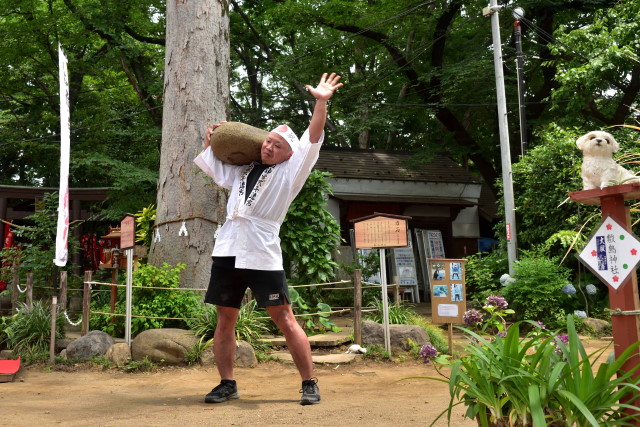 令和６年７月６日 力石を持ち上げる坂本雄太様