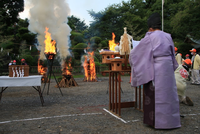 令和４年８月２１日　燻りながら燃える炎に祝詞奏上
