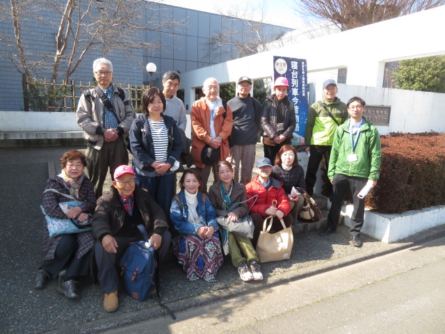 令和８年２月２２日 清瀬市郷土博物館の入り口で記念撮影